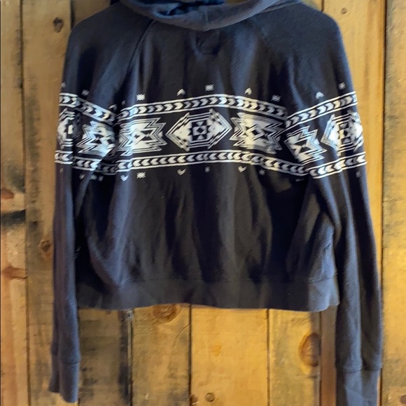 Gently Used Billabong Black & White Aztec Sweater - Picture 4 of 7